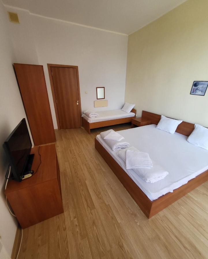 Provans Famili Hotel Letnitsa Exterior photo