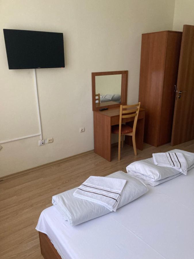 Provans Famili Hotel Letnitsa Exterior photo