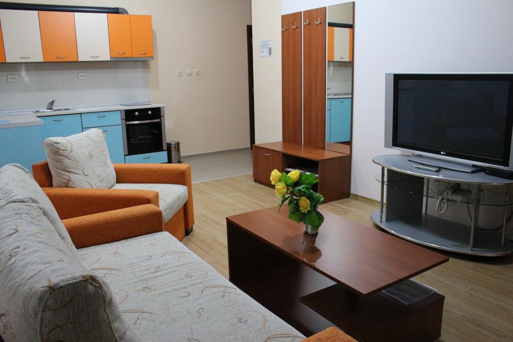 Provans Famili Hotel Letnitsa Exterior photo