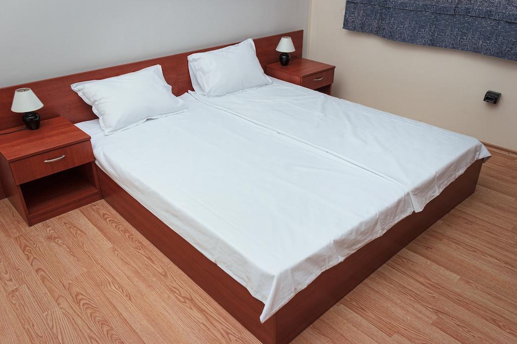 Provans Famili Hotel Letnitsa Room photo